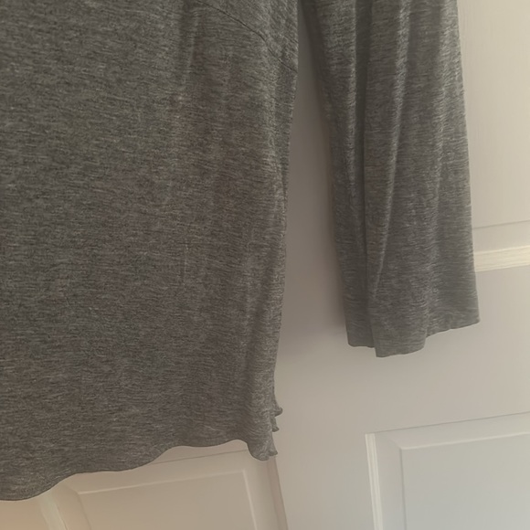 Blouse. Ruffled back bottom - Picture 2 of 5